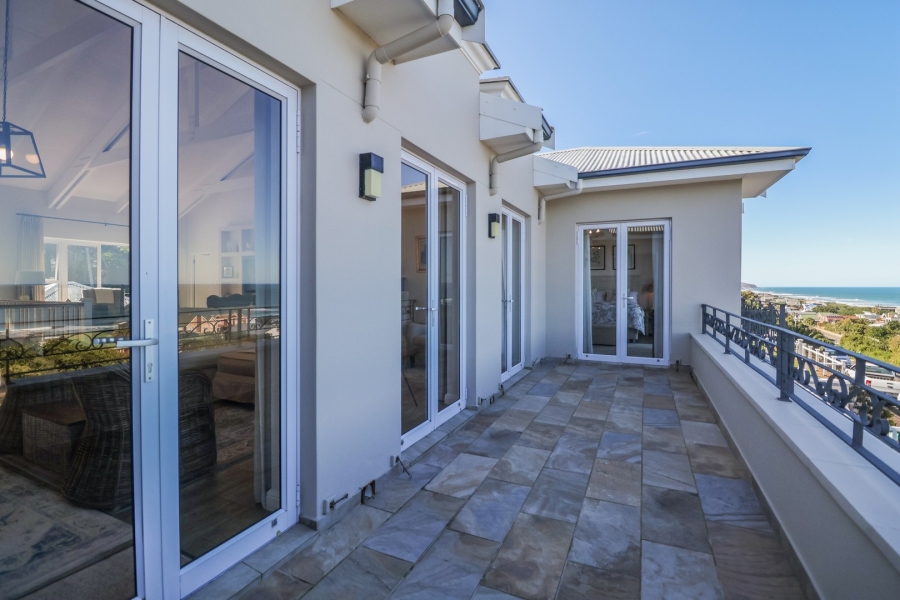 4 Bedroom Property for Sale in Outeniqua Strand Western Cape